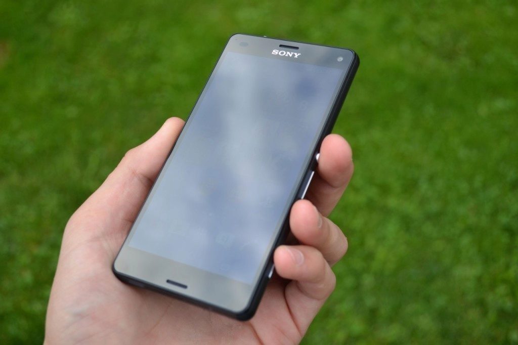 sony xperia z3 compact predni strana telefonu 3
