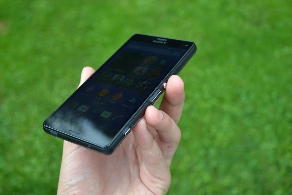 sony xperia z3 compact predni strana telefonu 6