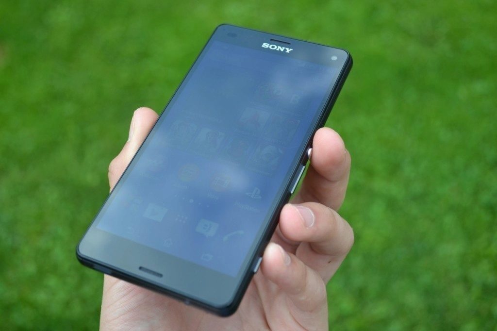 sony xperia z3 compact predni strana telefonu 7