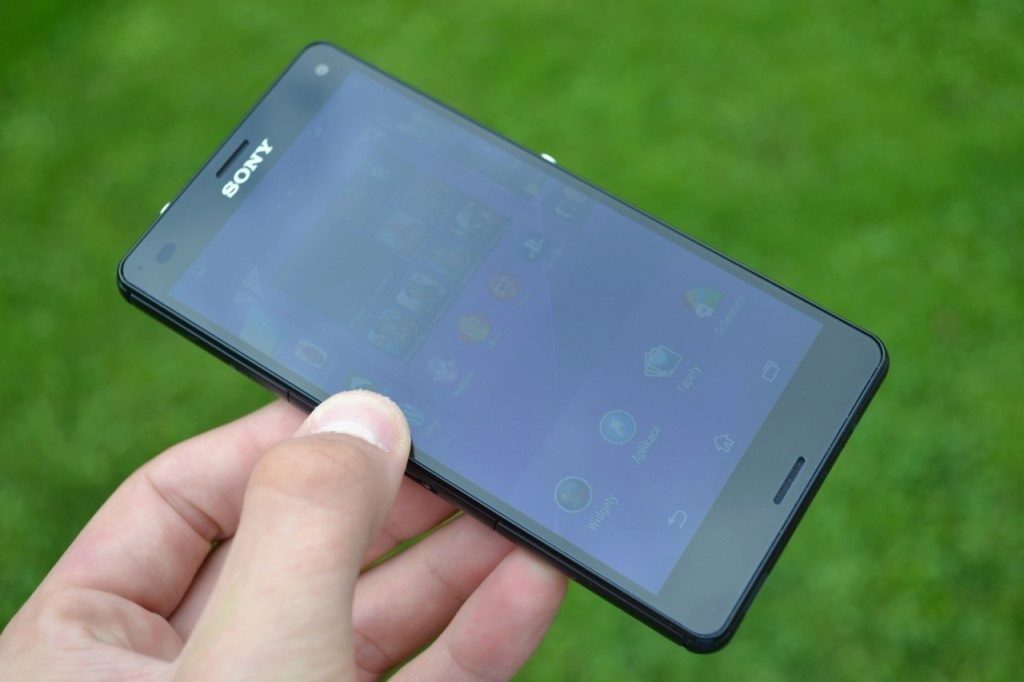 sony xperia z3 compact predni strana telefonu 9