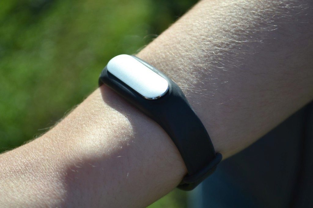 xiaomi miband nasazeny na ruce 2