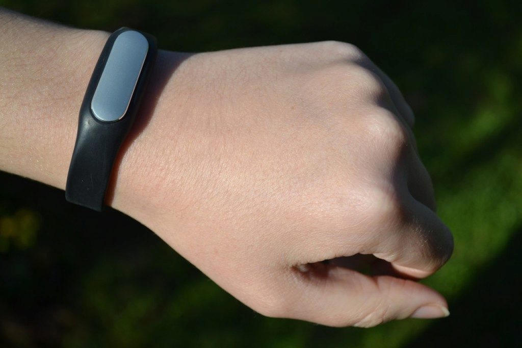 xiaomi miband nasazeny na ruce 4
