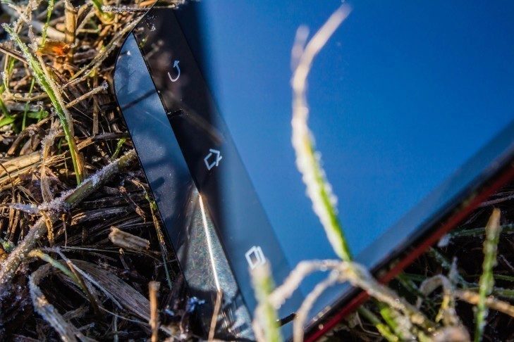 Asus ZenFone 2 Laser - tlustý rámeček pod displejem