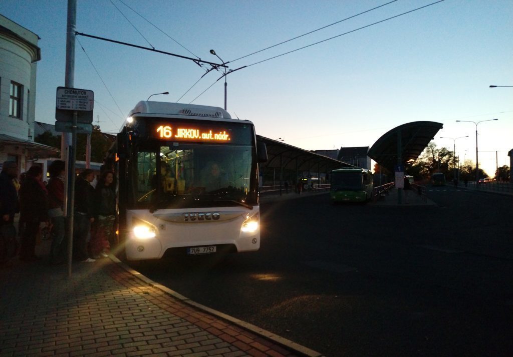 HTC One E9 fotka v přítmí