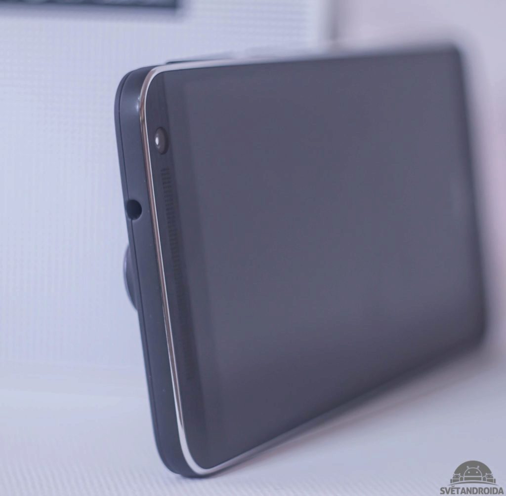 HTC One E9 horní hrana