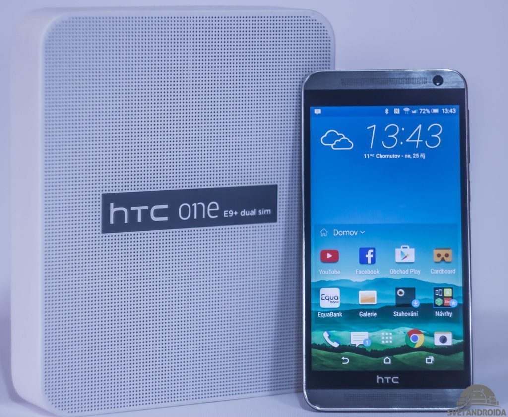 HTC One E9 zapředu rozsvícený displej