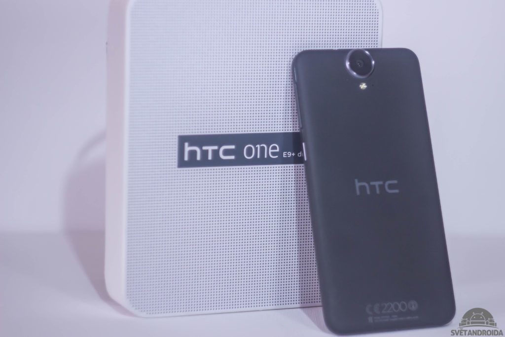 HTC One E9 záda