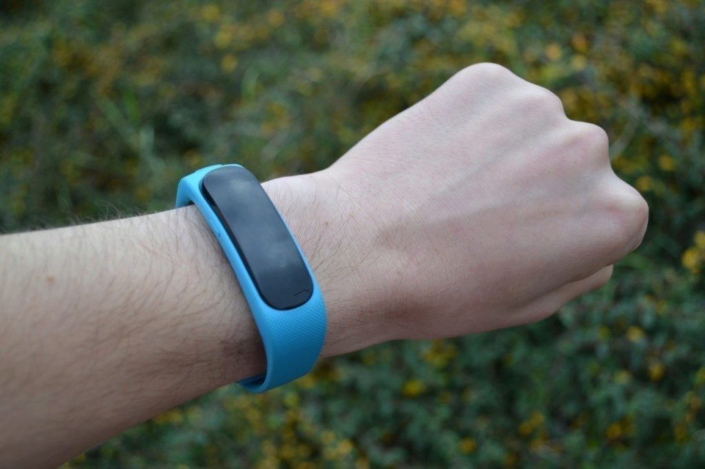 huawei talkband b1 zepredu na ruce 4