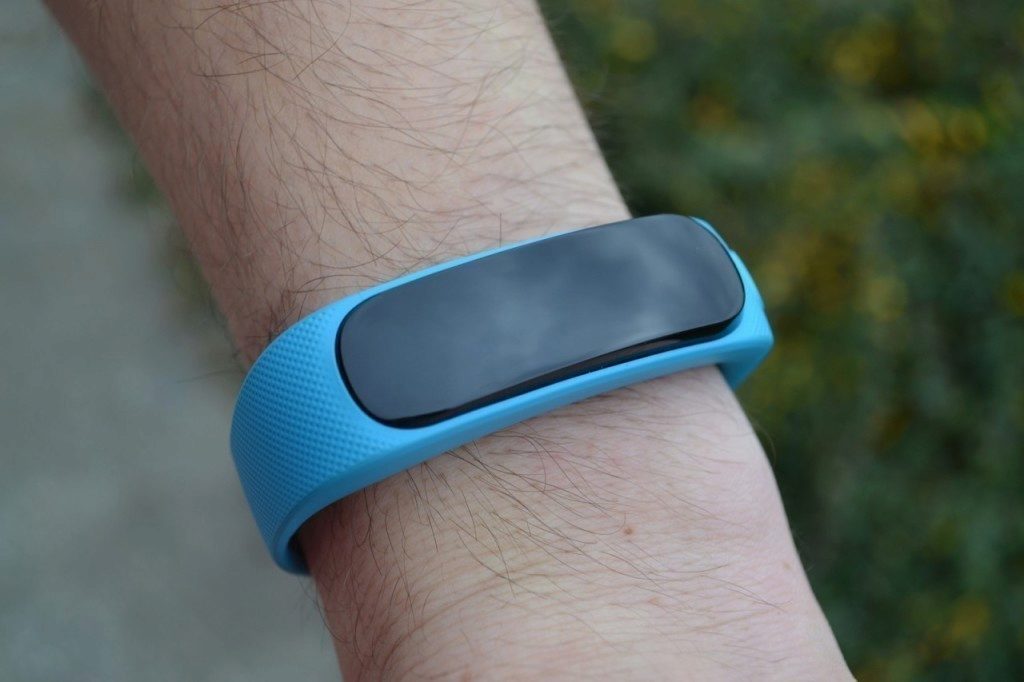 huawei talkband b1 zepredu na ruce 6