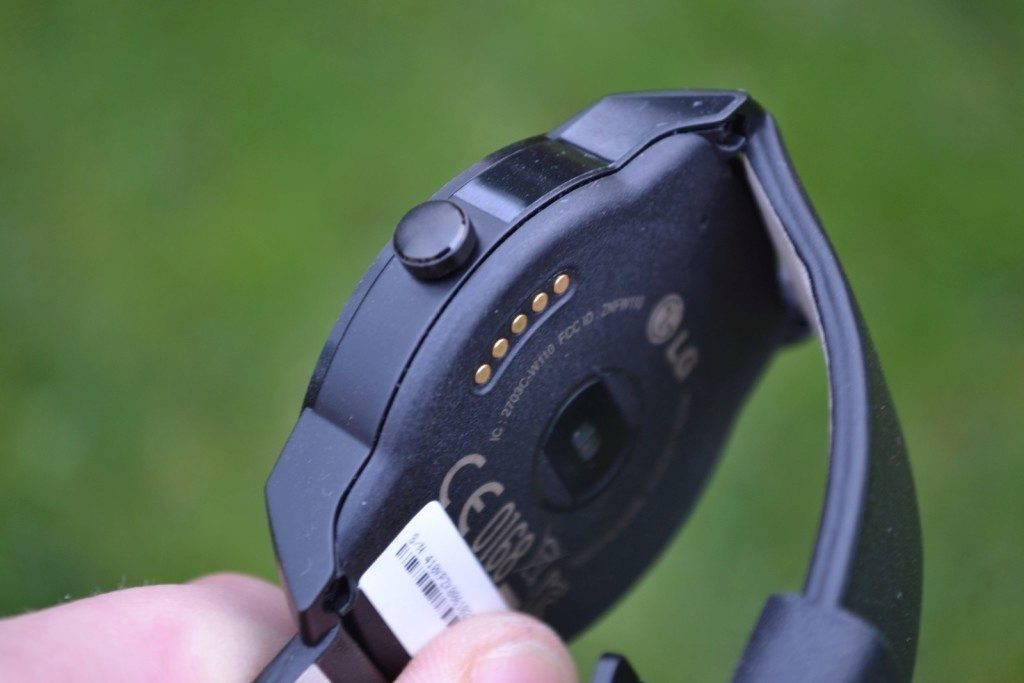 LG G Watch R ovládací tlačítko