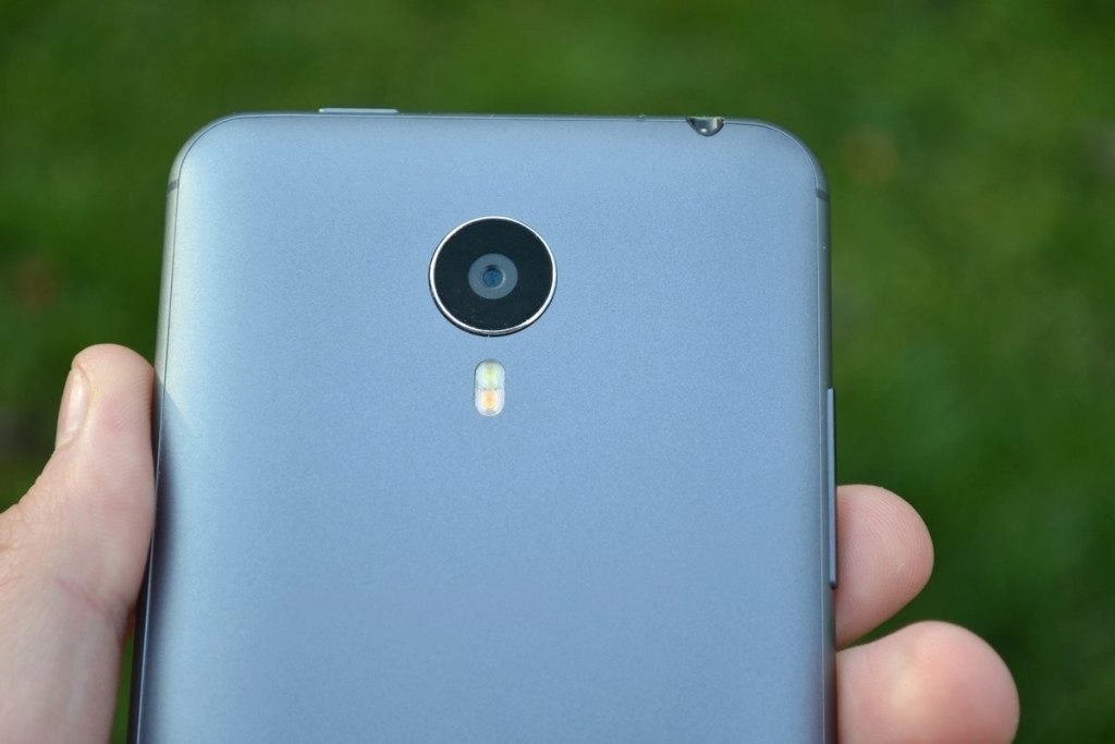 Meizu MX4 objektiv zadní kamery 1