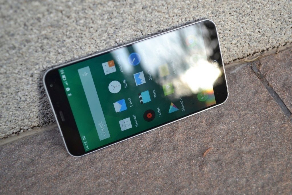 Meizu MX4 pohled zepředu 3
