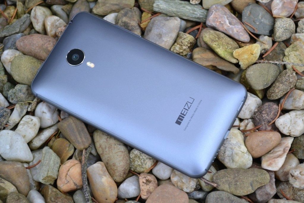 Meizu MX4 pohled zezadu 3