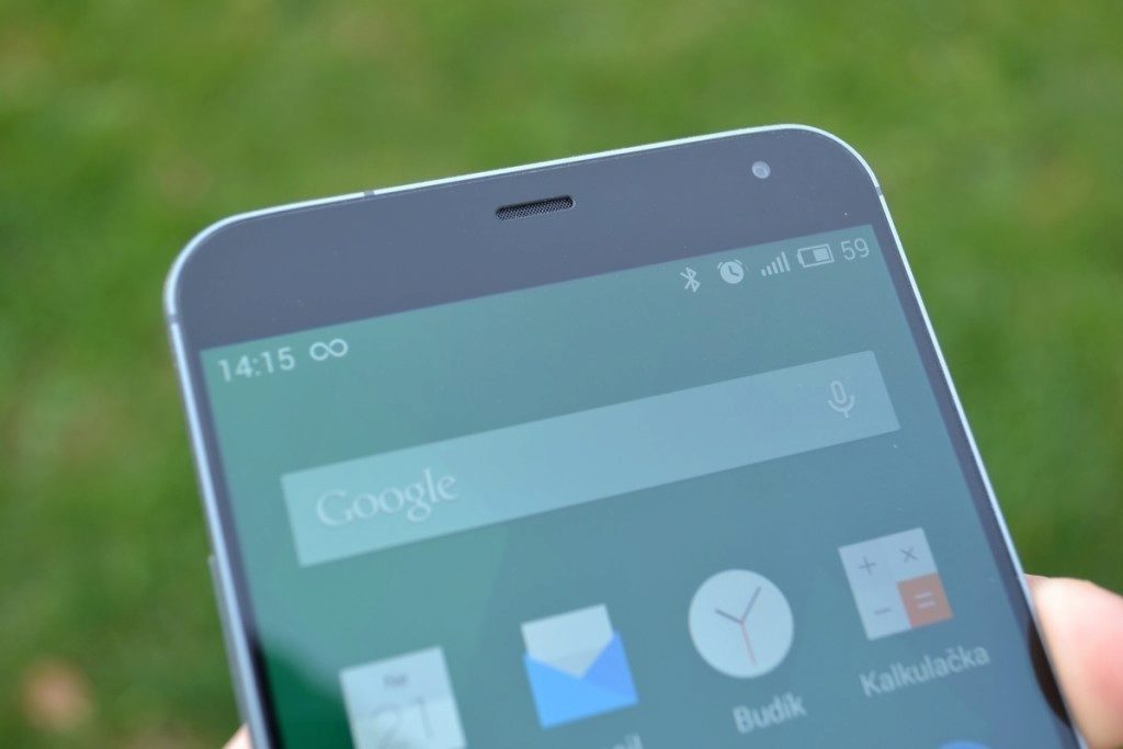 Meizu MX4 reproduktor senzory a objektiv kamerky