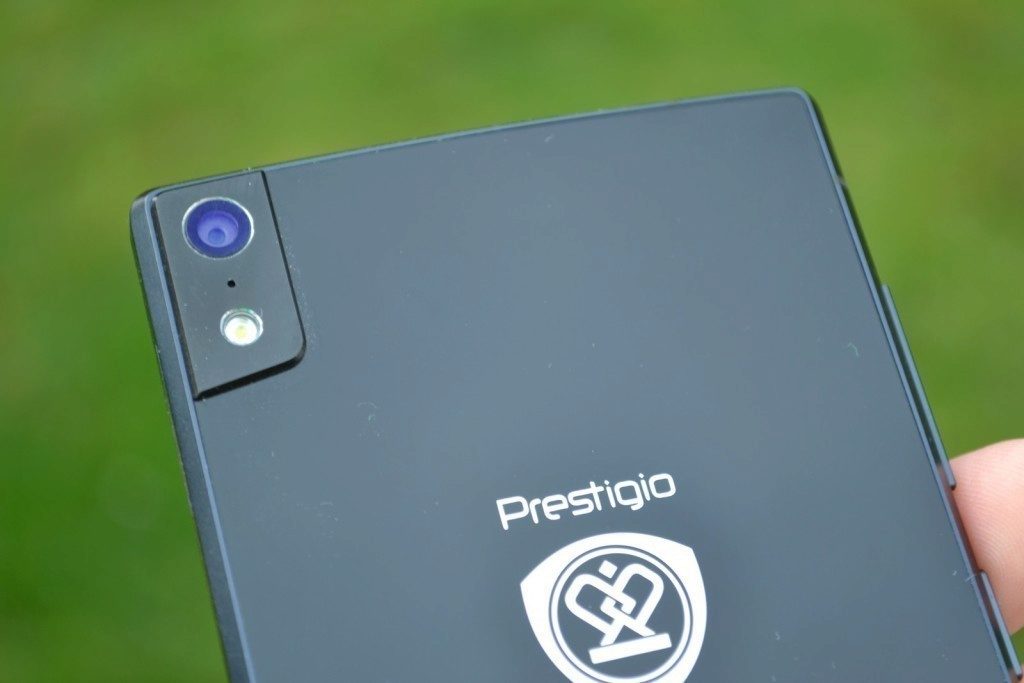 Prestigio Grace objektiv zadního fotoaparátu 2