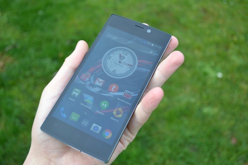 Prestigio Grace přední strana telefonu 7