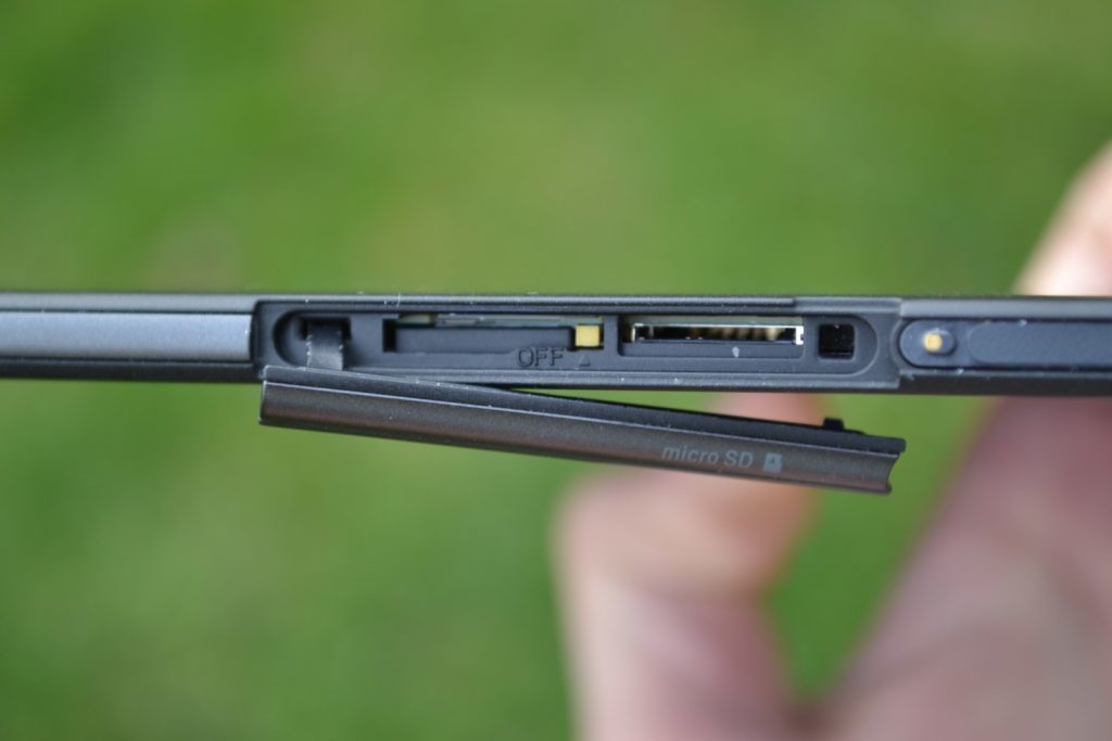 Sony Xperia Z3 Tablet Compact MicroSD slot