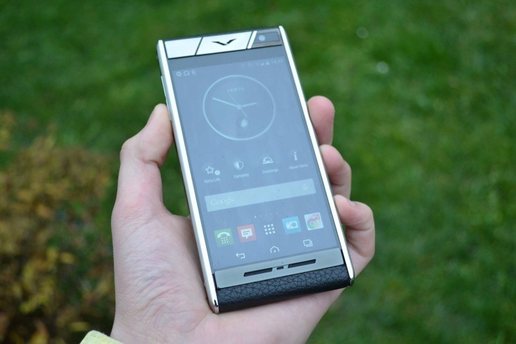 Vertu Aster přední strana telefonu displej 2