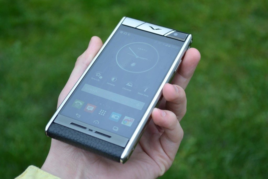 Vertu Aster přední strana telefonu displej 4