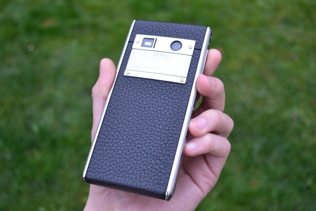 Vertu Aster zadní strana telefonu 1