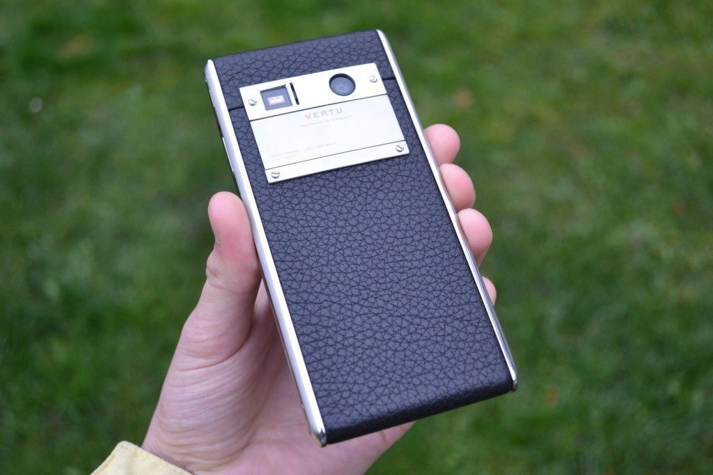 Vertu Aster zadní strana telefonu 2