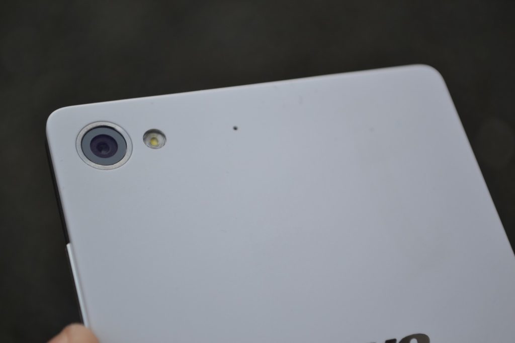 Lenovo Vibe X2 objektiv zadního fotoaparátu