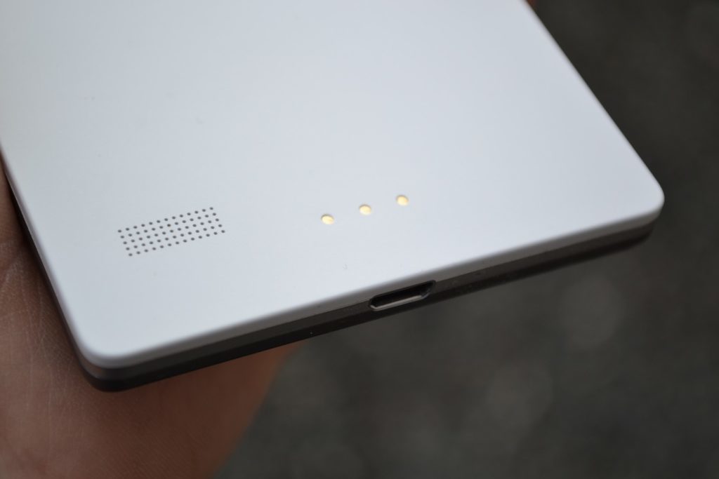 Lenovo Vibe X2 reproduktor a datové piny