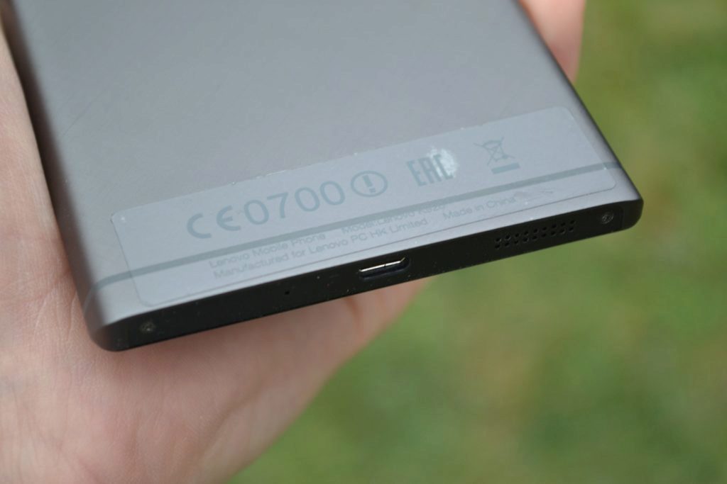 Lenovo Vibe Z2 Pro zadní část spodní strana