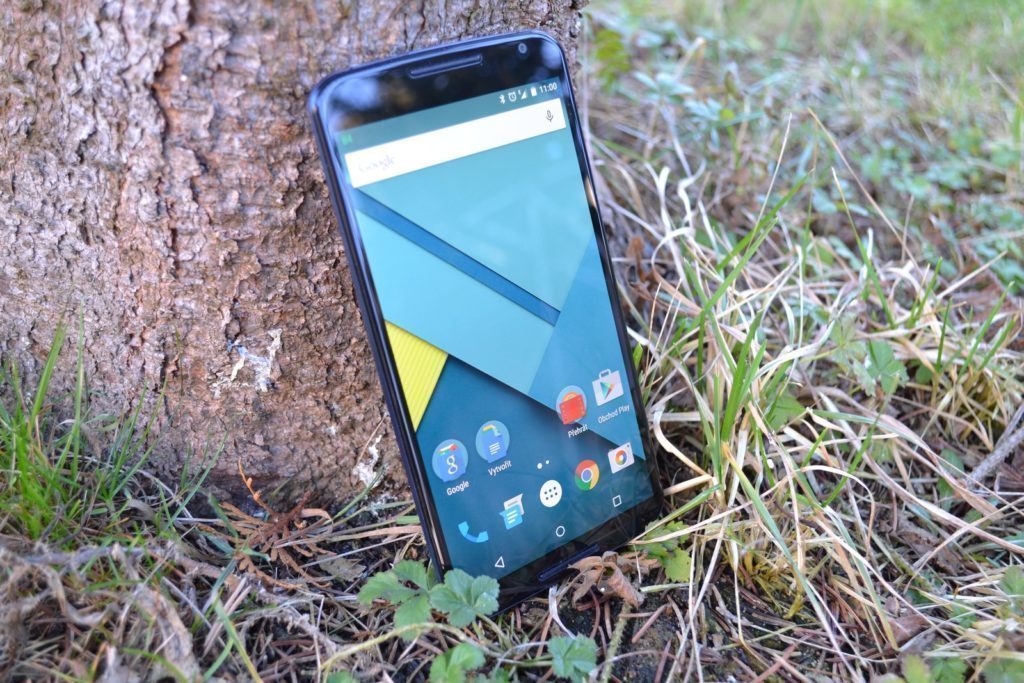 Nexus 6 v trávě konstrukce 2