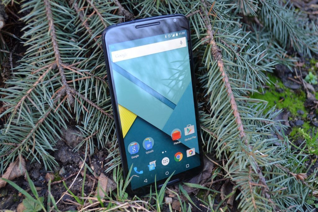 Nexus 6 v trávě konstrukce 7