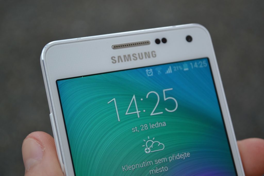 Samsung Galaxy A5 objektiv senzory reproduktor
