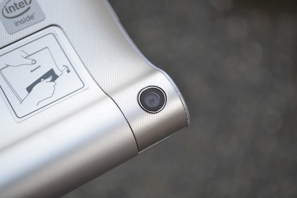 Lenovo Yoga 2 8 objektiv zadního fotoaparátu