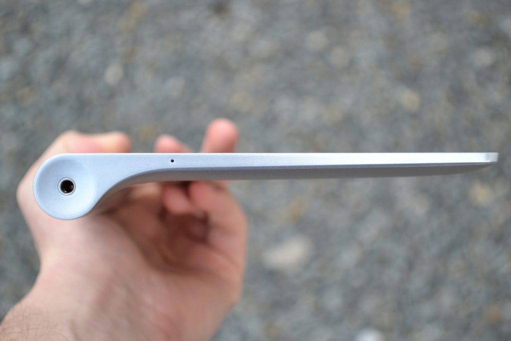 Lenovo Yoga 2 8 pravá strana