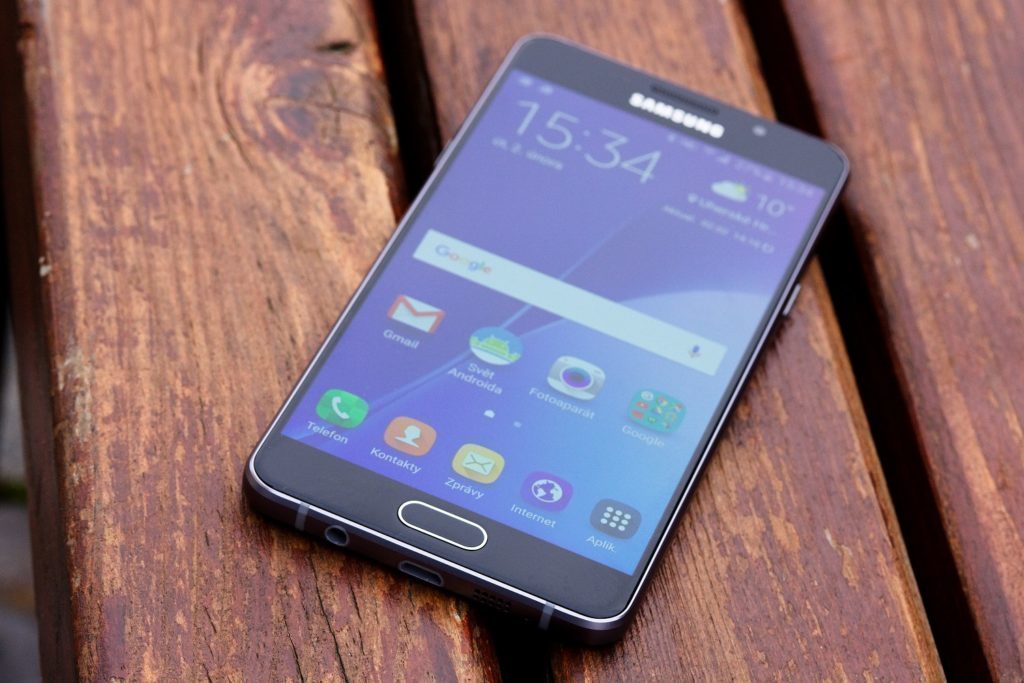Samsung Galaxy A5 2016 přední strana 1