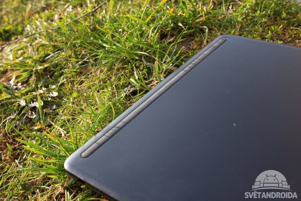 Belkin Mobile Wireless Keyboard spodní strana