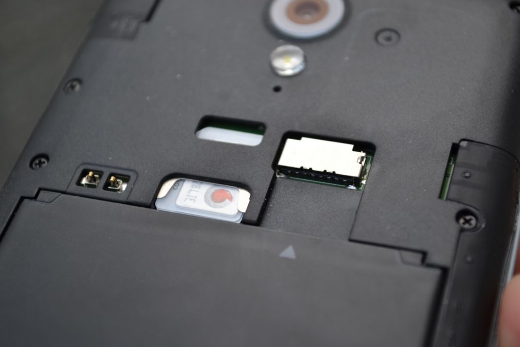 HTC Desire 620 Micro SIM a Micro SD