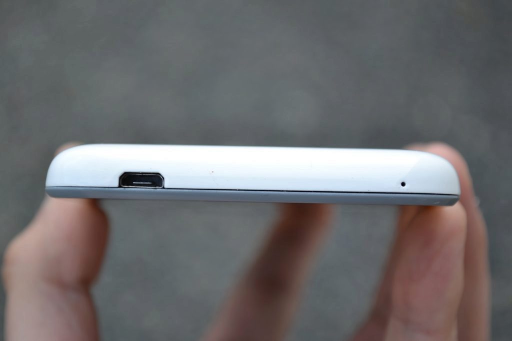 HTC Desire 620 Micro USB konektor