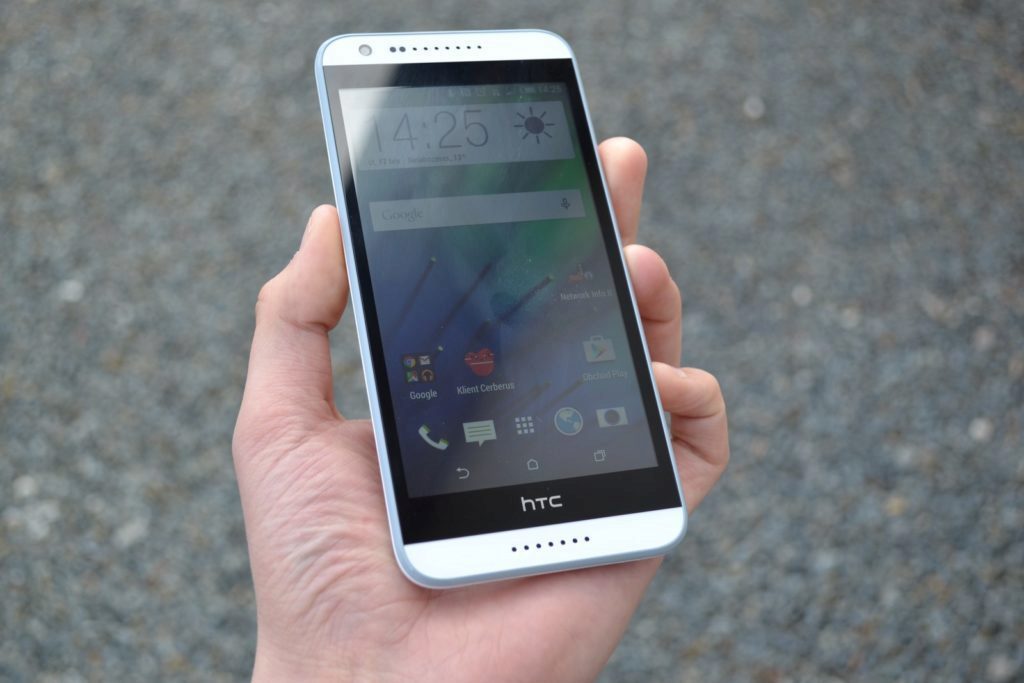 HTC Desire 620 přední strana telefonu 1