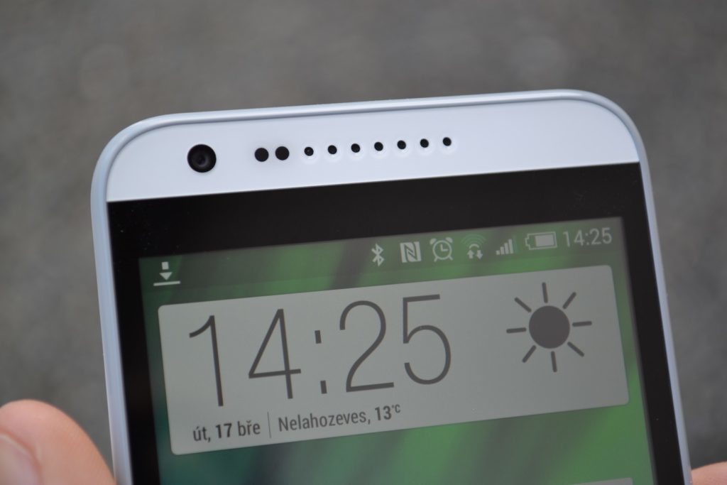 HTC Desire 620 reproduktor senzory a objektiv 2