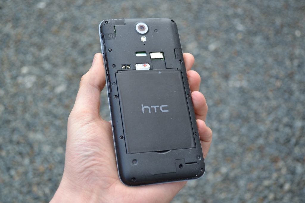 HTC Desire 620 sejmutý zadní kryt