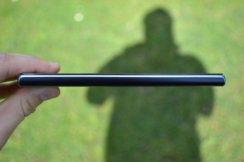 Lenovo P70 levý bok telefonu