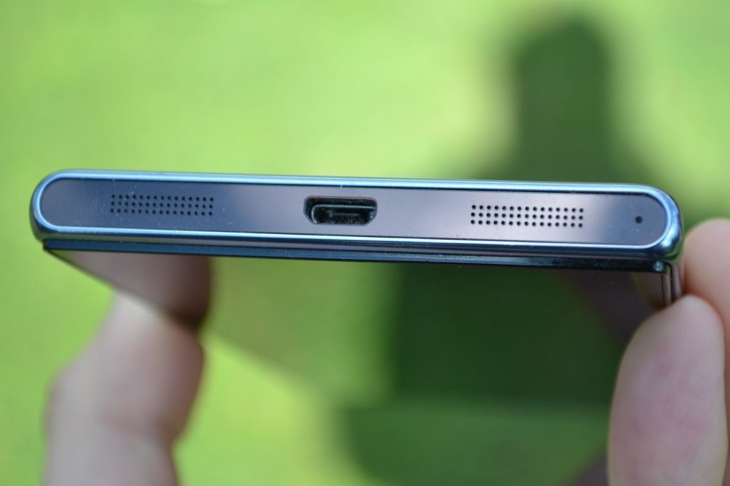 Lenovo P70 micro USB konektor a reproduktor 2