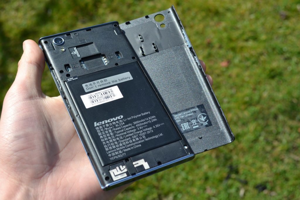 Lenovo P70 odejmutý zadní kryt