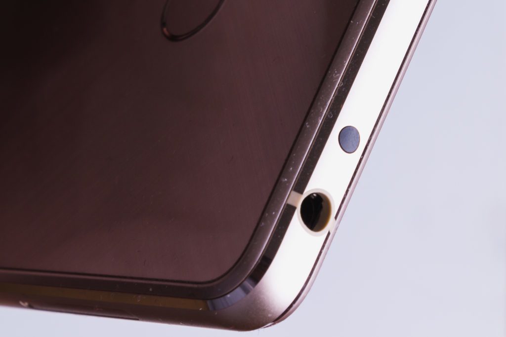 Xiaomi Mi4S - pohled na horní hranu