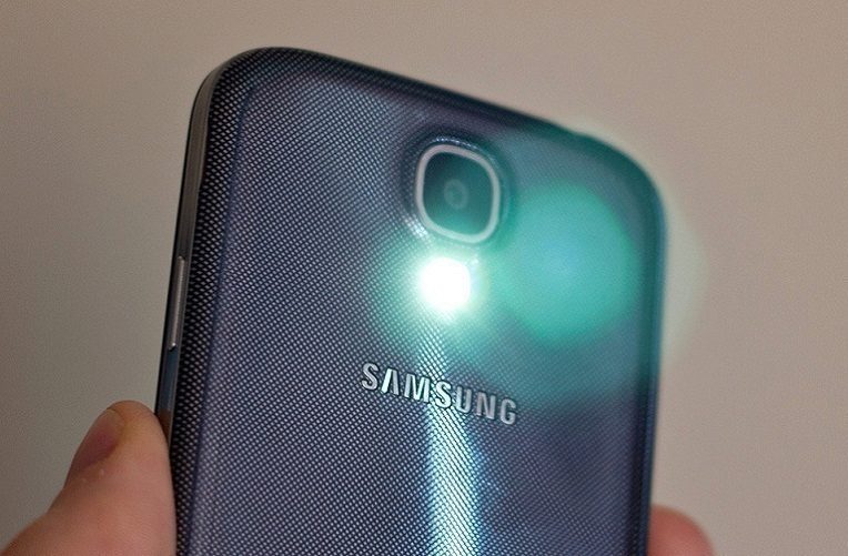 samsunggalaxys4 flashlight