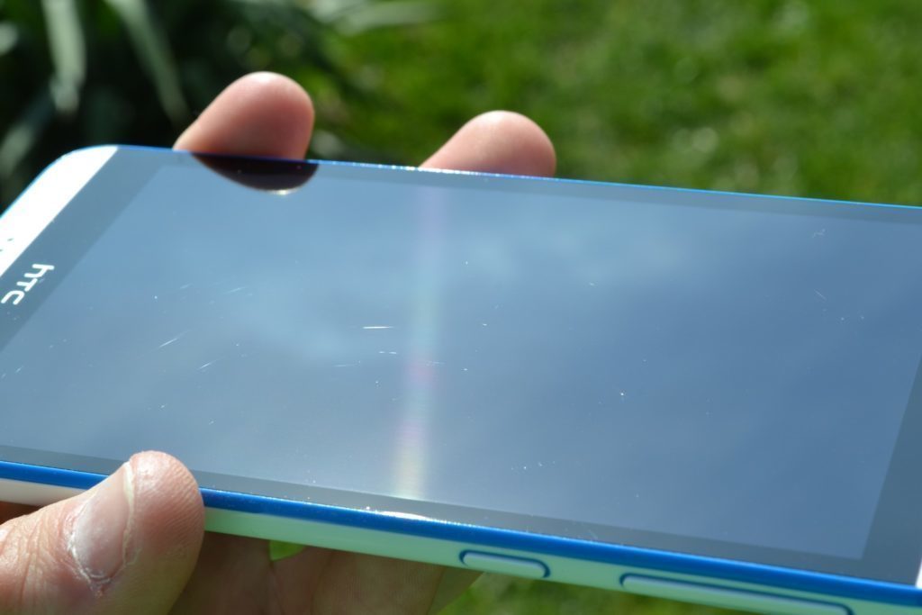 HTC Desire 820 displej telefonu 2