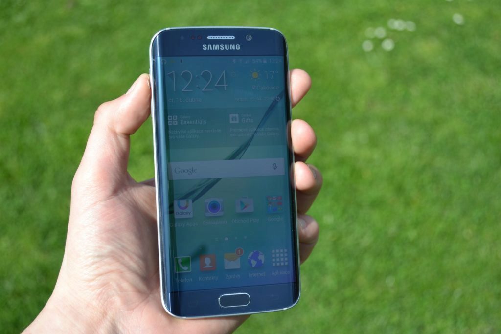Samsung Galaxy S6 Edge přední strana telefonu 1