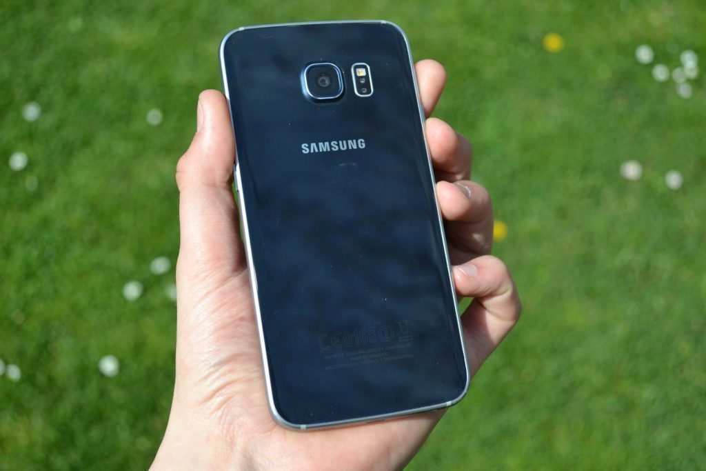 Samsung Galaxy S6 Edge zadní strana telefonu 1