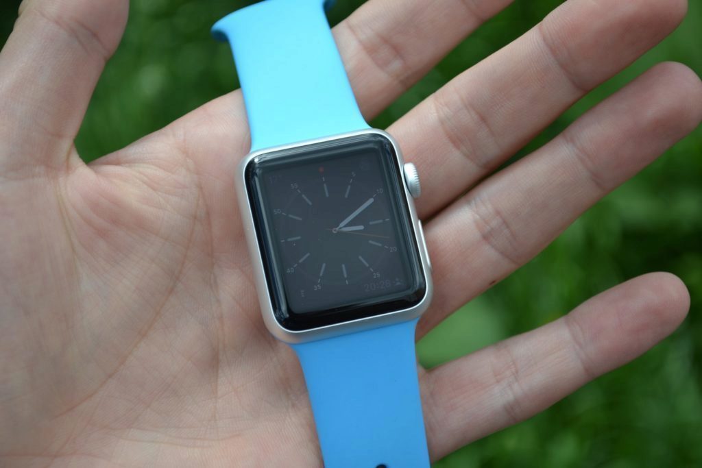 Apple Watch hodinky na ruce 1