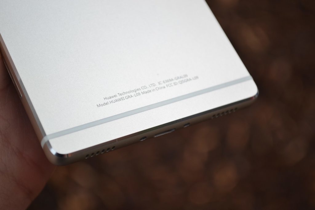 Huawei P8 pruh na zadní straně